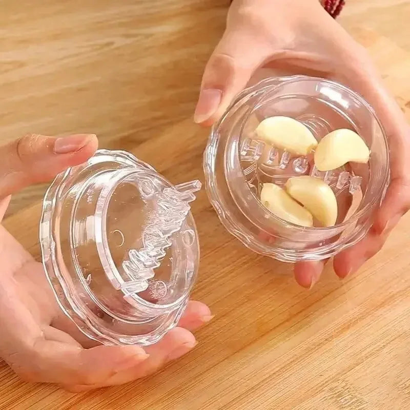 Manual twist garlic crusher