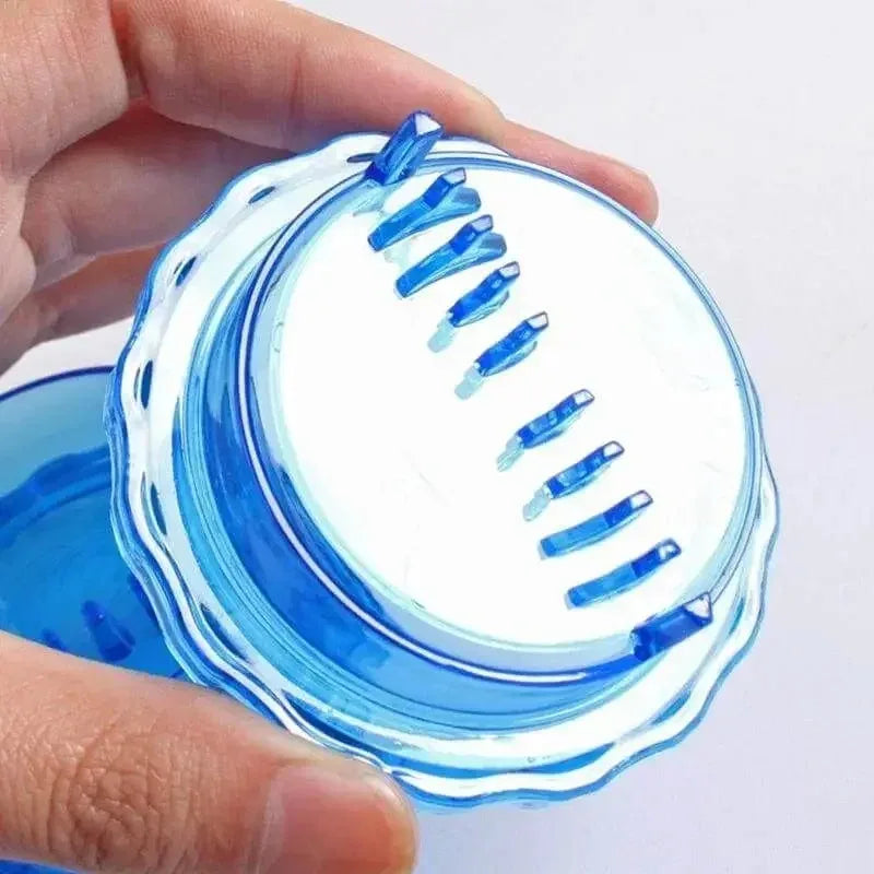 Hand-held garlic crusher – for everyday cooking